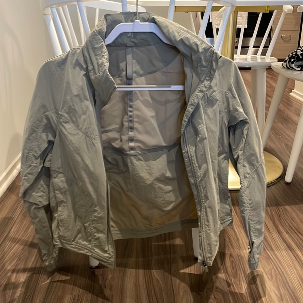 Lululemon windbreaker